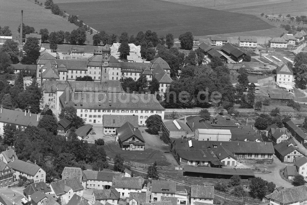 Luftaufnahme Bad Schussenried - Gebäudekomplex des Klosters in Bad Schussenried im Bundesland Baden-Württemberg, Deutschland