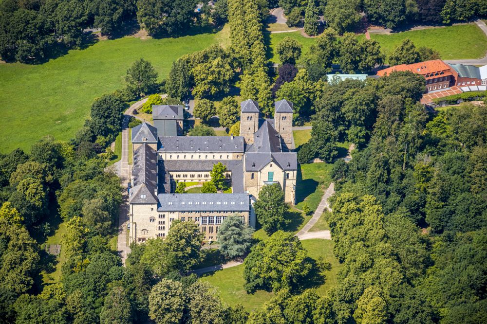 Billerbeck von oben - Gebäudekomplex des Klosters in Billerbeck im Bundesland Nordrhein-Westfalen, Deutschland