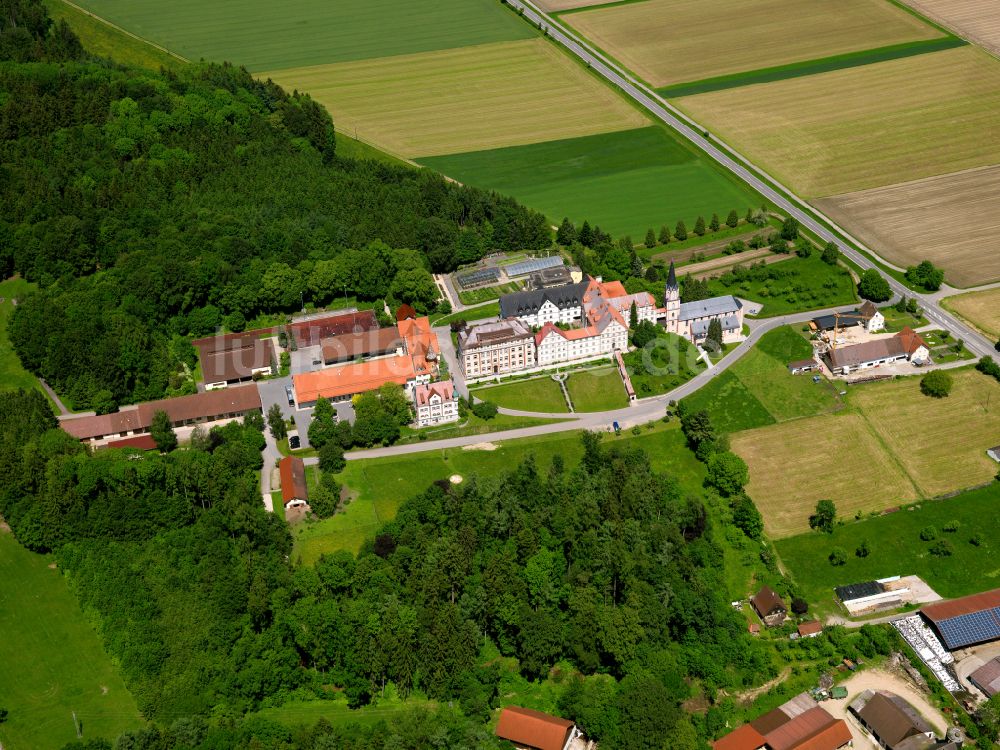 Bonlanden aus der Vogelperspektive: Gebäudekomplex des Klosters in Bonlanden im Bundesland Baden-Württemberg, Deutschland