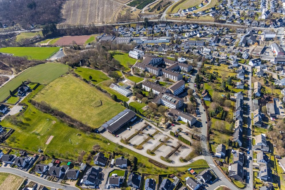 Luftaufnahme Bestwig - Gebäudekomplex des Klosters in Borghausen im Bundesland Nordrhein-Westfalen, Deutschland