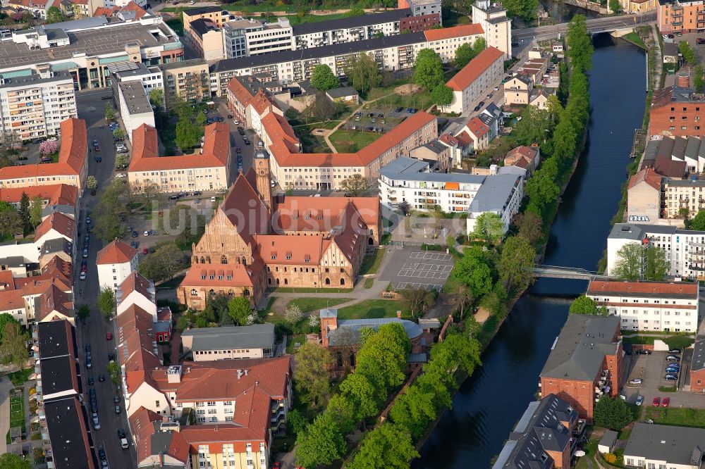 Luftbild Brandenburg an der Havel - Gebäudekomplex des Klosters in Brandenburg an der Havel im Bundesland Brandenburg, Deutschland