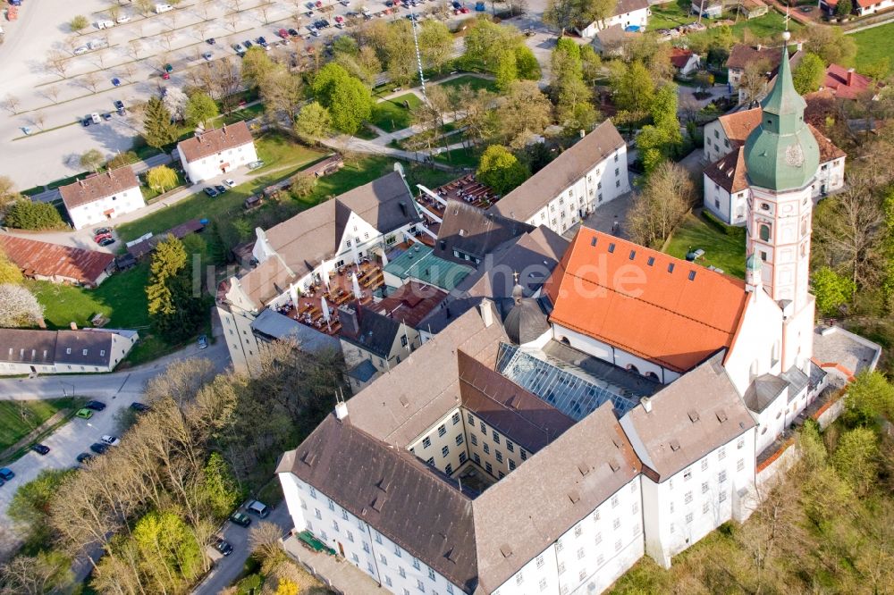 Luftaufnahme Andechs - Gebäudekomplex des Klosters und der Brauerei Andechs im Ortsteil Erling in Andechs im Bundesland Bayern