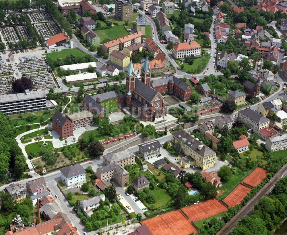 Luftbild Cham - Gebäudekomplex des Klosters in Cham in der Oberpfalz im Bundesland Bayern, Deutschland