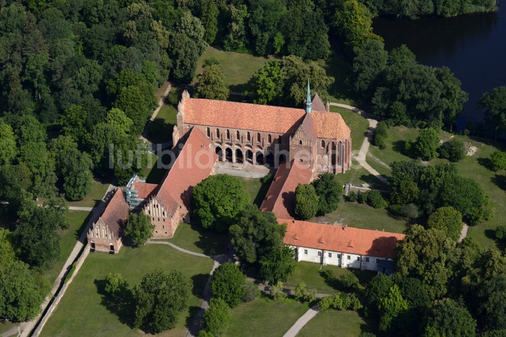 Chorin aus der Vogelperspektive: Gebäudekomplex des Klosters in Chorin im Bundesland Brandenburg