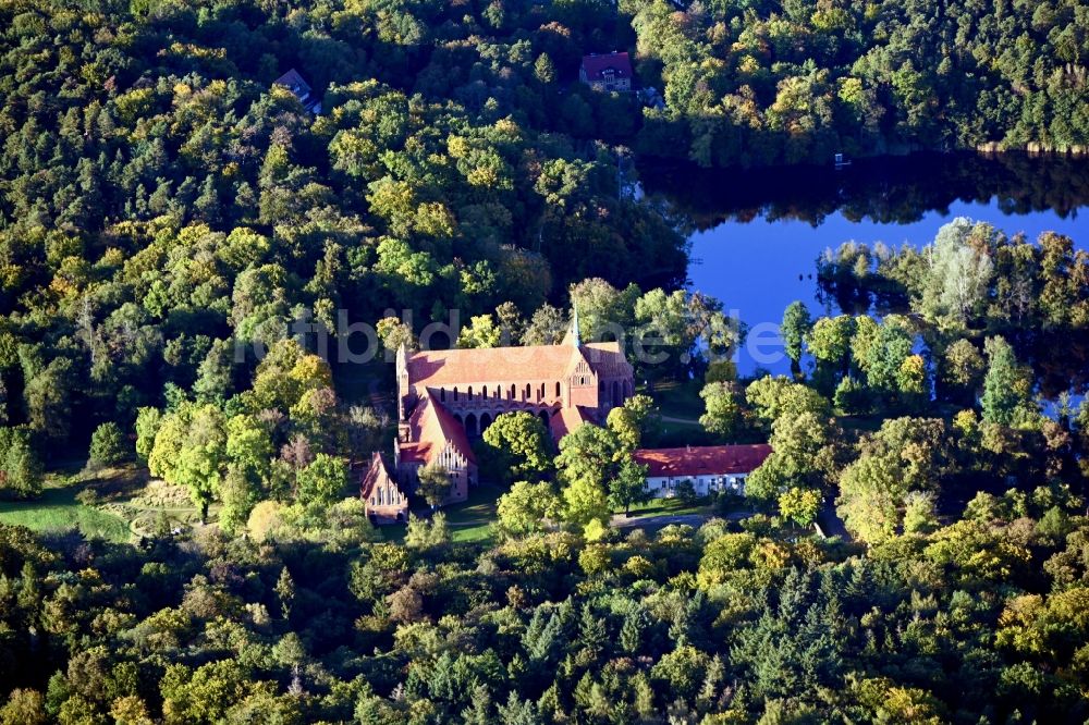 Luftaufnahme Chorin - Gebäudekomplex des Klosters in Chorin im Bundesland Brandenburg, Deutschland