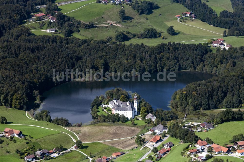 Höglwörth aus der Vogelperspektive: Gebäudekomplex des Klosters in Höglwörth im Bundesland Bayern, Deutschland