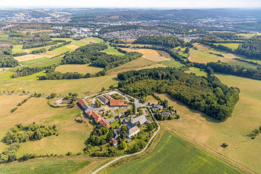 Luftaufnahme Holzen - Gebäudekomplex des Klosters in Holzen im Bundesland Nordrhein-Westfalen, Deutschland