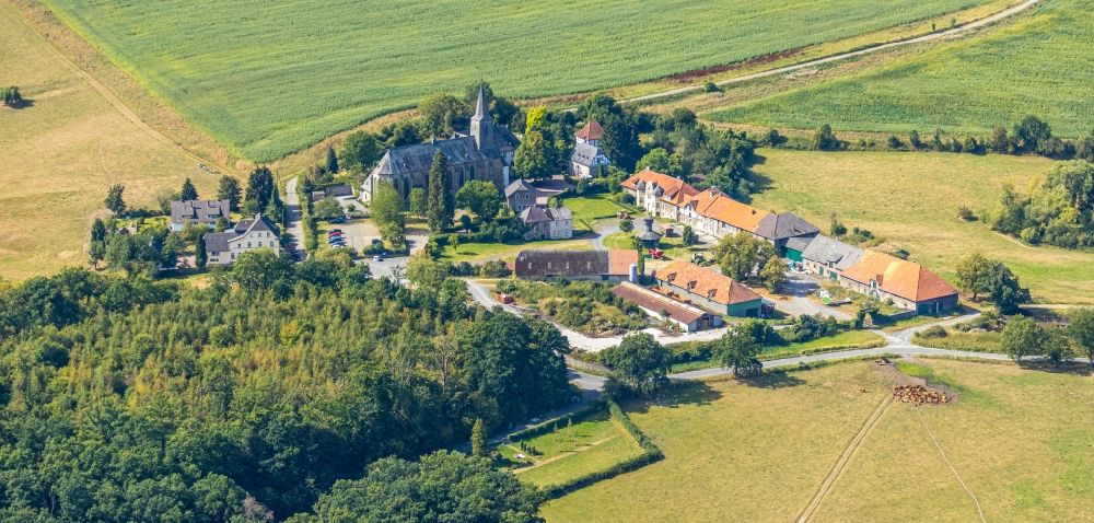Luftbild Holzen - Gebäudekomplex des Klosters in Holzen im Bundesland Nordrhein-Westfalen, Deutschland