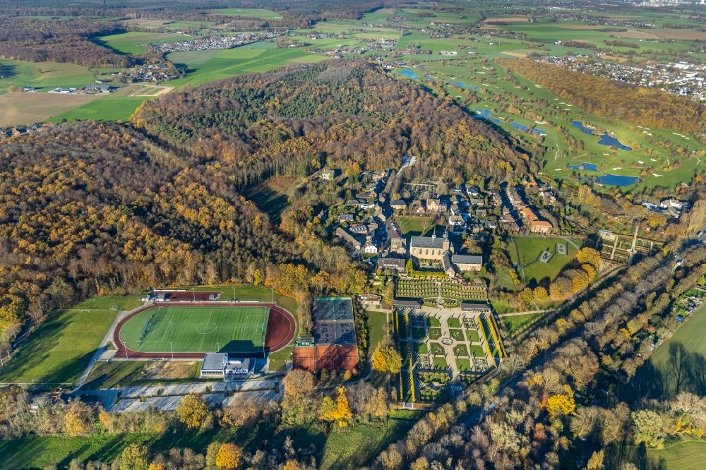 Luftaufnahme Kamp-Lintfort - Gebäudekomplex des Klosters in Kamp-Lintfort im Bundesland Nordrhein-Westfalen, Deutschland