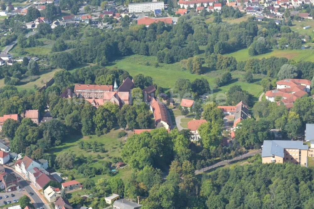 Kloster Lehnin von oben - Gebäudekomplex des Klosters Lehnin im Bundesland Brandenburg