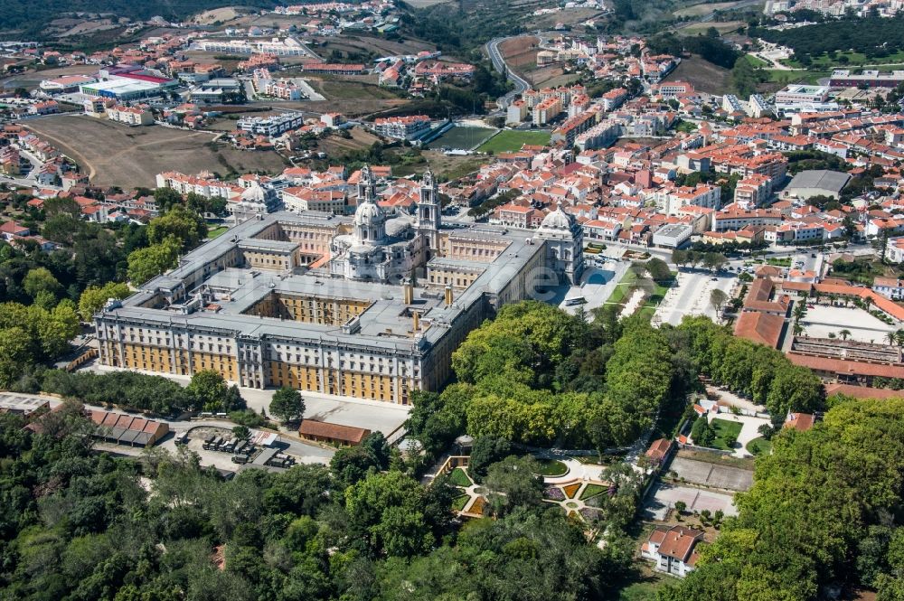 Luftbild Mafra - Gebäudekomplex des Klosters in Mafra in Lisboa, Portugal
