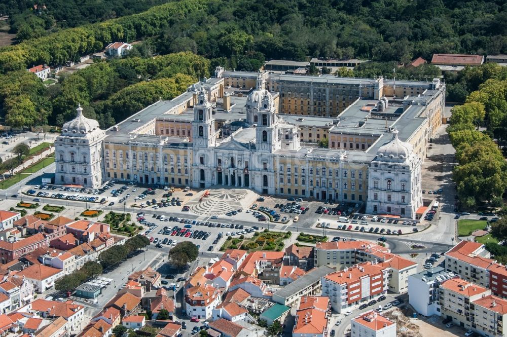 Luftbild Mafra - Gebäudekomplex des Klosters in Mafra in Lisboa, Portugal