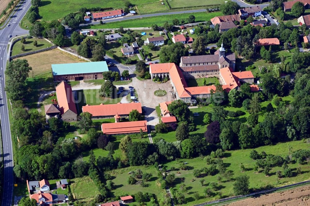 Mariental aus der Vogelperspektive: Gebäudekomplex des Klosters in Mariental im Bundesland Niedersachsen, Deutschland