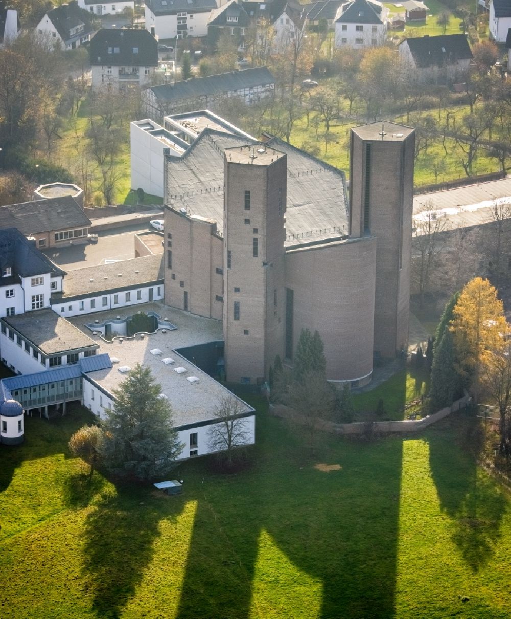 Meschede aus der Vogelperspektive: Gebäudekomplex des Klosters in Meschede im Bundesland Nordrhein-Westfalen, Deutschland