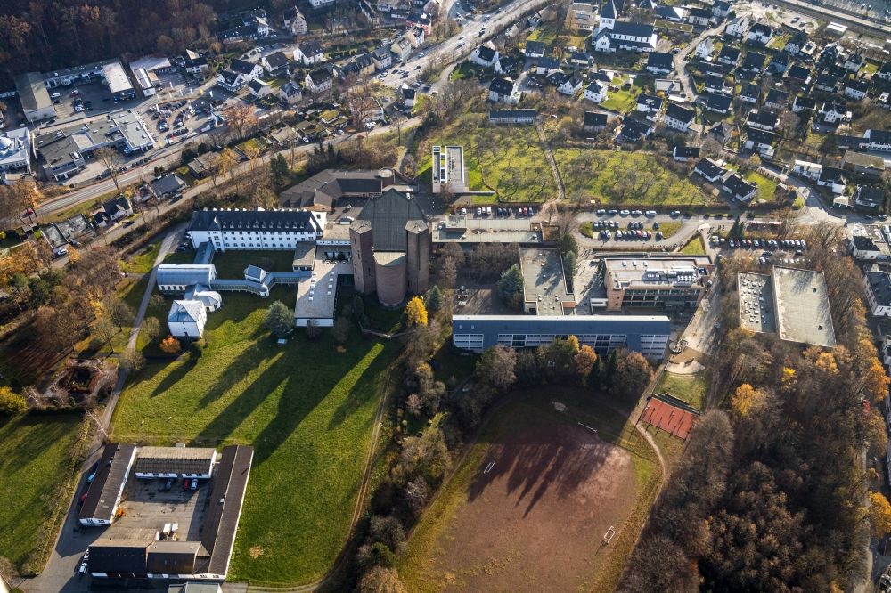 Meschede aus der Vogelperspektive: Gebäudekomplex des Klosters in Meschede im Bundesland Nordrhein-Westfalen, Deutschland