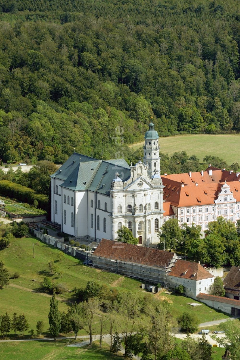 Luftaufnahme Neresheim - Gebäudekomplex des Klosters in Neresheim im Bundesland Baden-Württemberg
