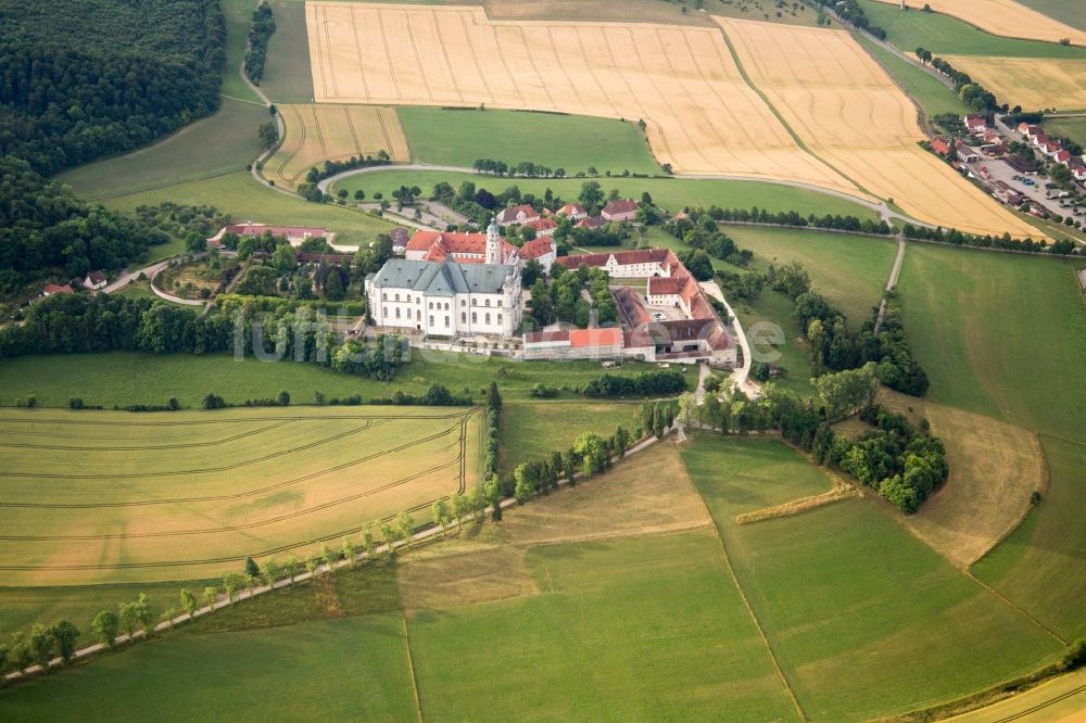 Luftaufnahme Neresheim - Gebäudekomplex des Klosters in Neresheim im Bundesland Baden-Württemberg, Deutschland