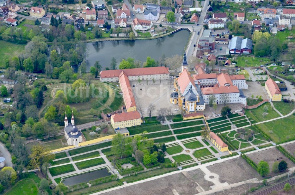 Luftaufnahme Neuzelle - Gebäudekomplex des Klosters in Neuzelle im Bundesland Brandenburg, Deutschland