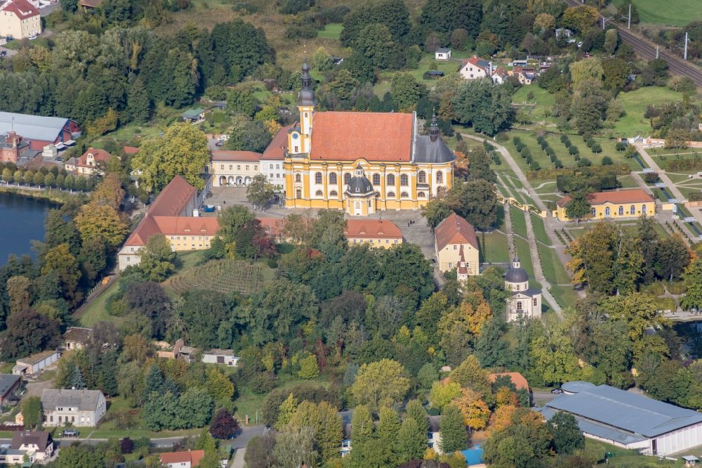 Luftaufnahme Neuzelle - Gebäudekomplex des Klosters in Neuzelle im Bundesland Brandenburg, Deutschland