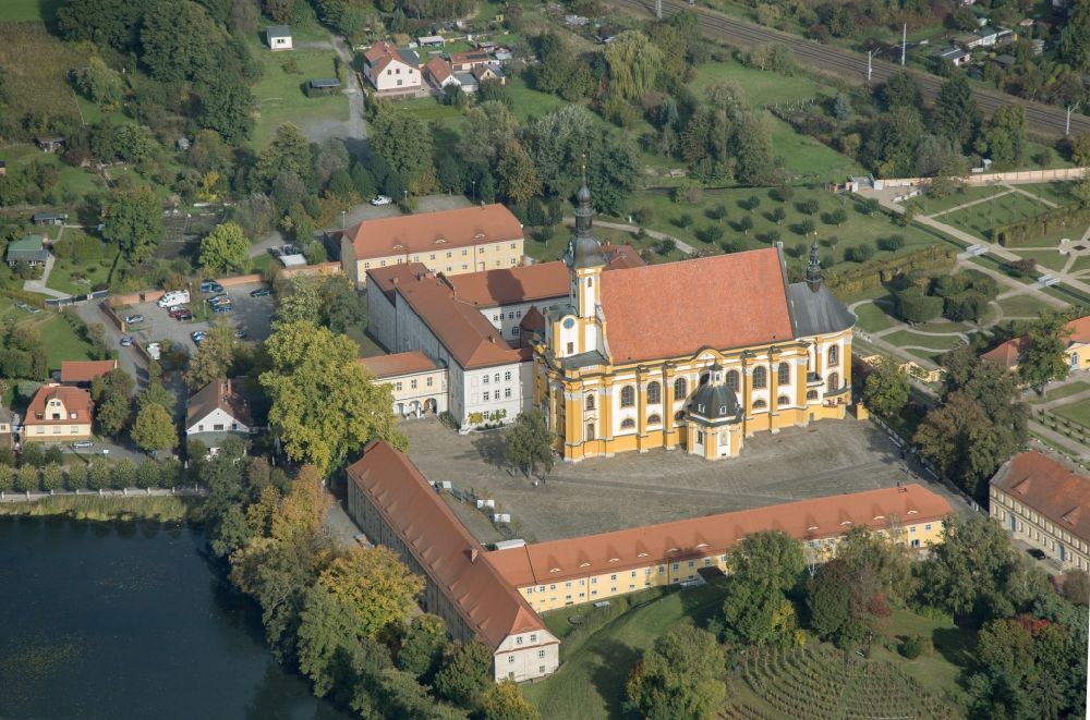 Neuzelle aus der Vogelperspektive: Gebäudekomplex des Klosters in Neuzelle im Bundesland Brandenburg, Deutschland