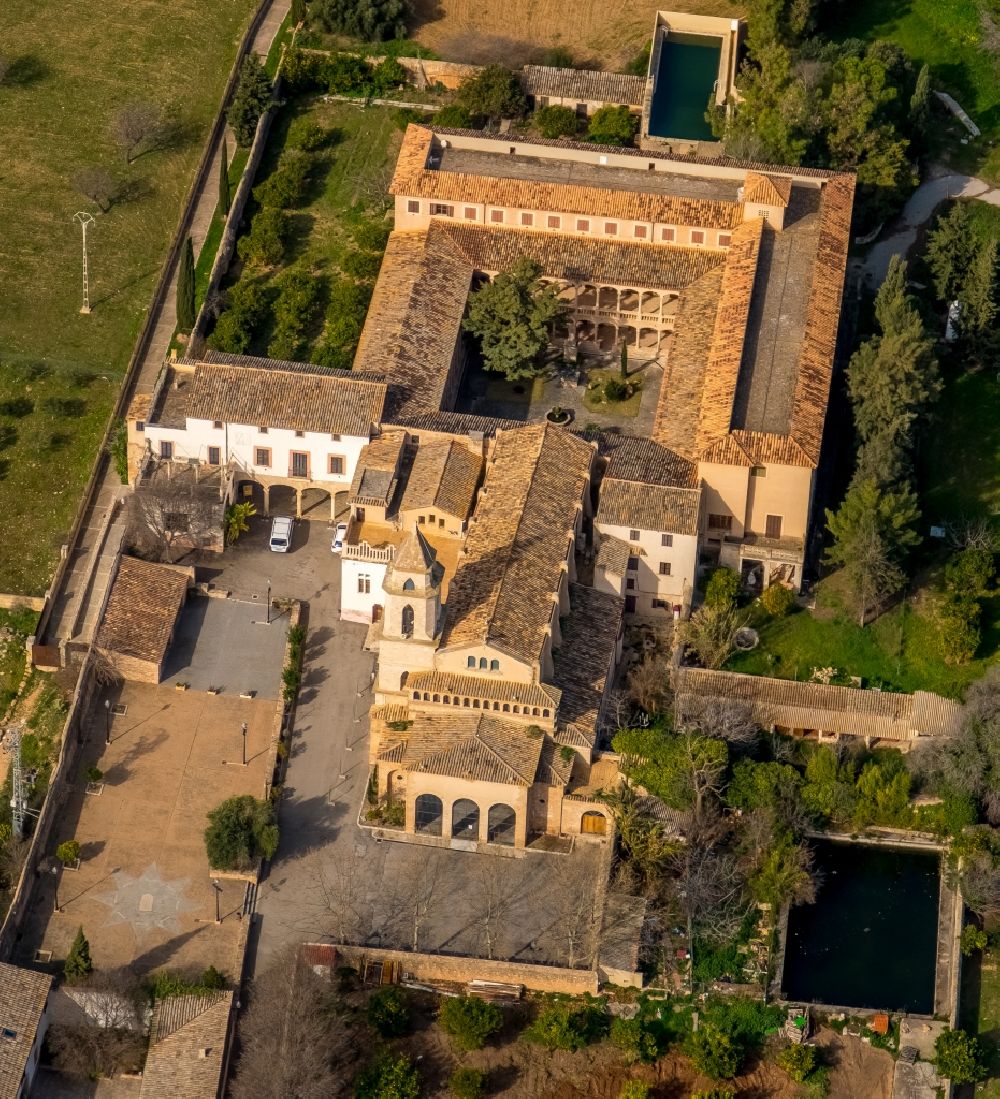 Luftaufnahme Palma - Gebäudekomplex des Klosters nördlich von Palma in Balearische Insel Mallorca, Spanien