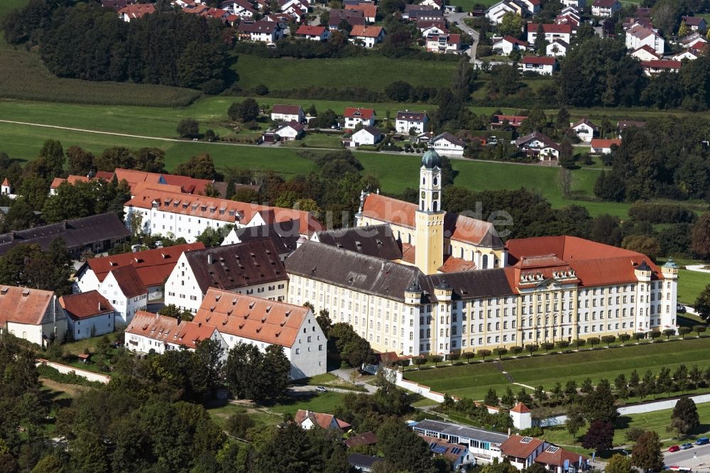 Luftbild Ochsenhausen - Gebäudekomplex des Klosters in Ochsenhausen im Bundesland Baden-Württemberg, Deutschland