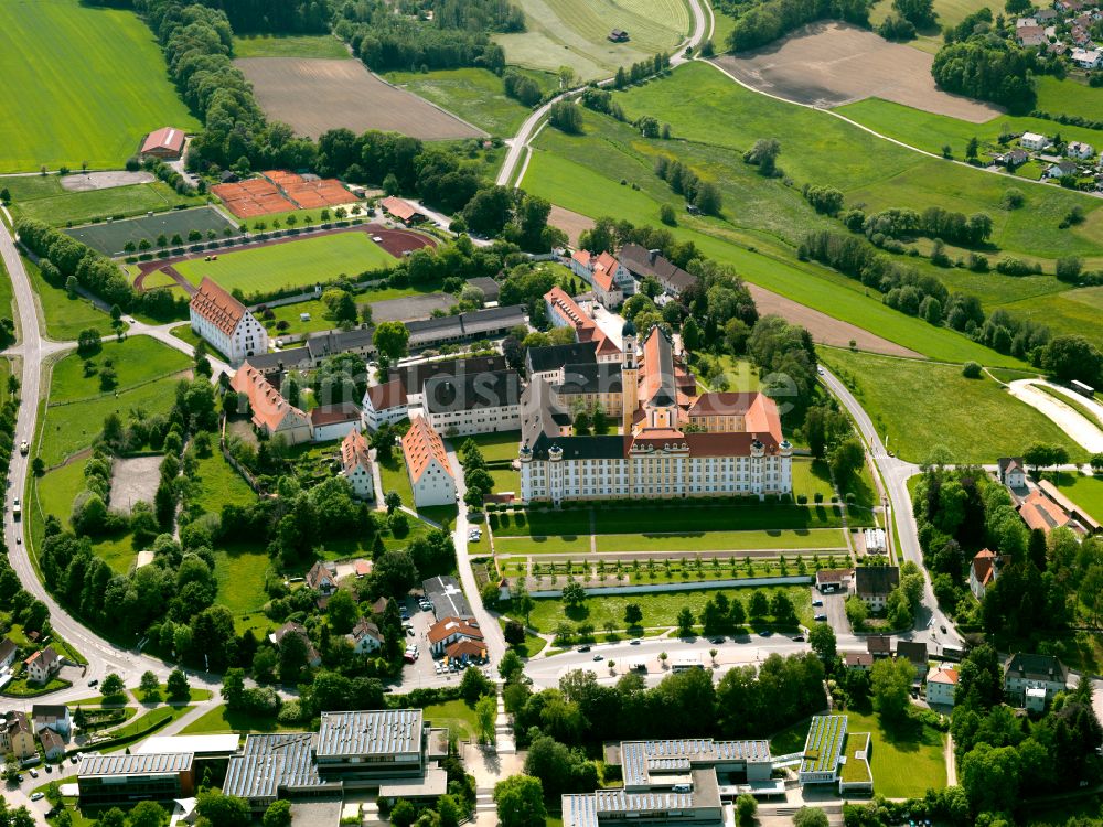 Luftbild Ochsenhausen - Gebäudekomplex des Klosters in Ochsenhausen im Bundesland Baden-Württemberg, Deutschland