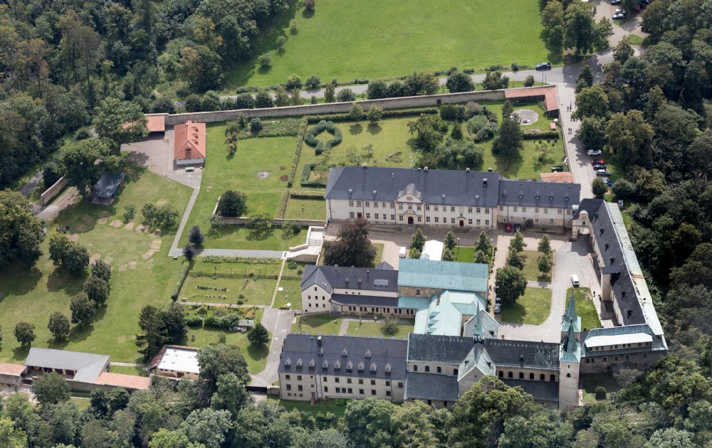 Huy aus der Vogelperspektive: Gebäudekomplex des Klosters im Ortsteil Dingelstedt in Huy im Bundesland Sachsen-Anhalt, Deutschland