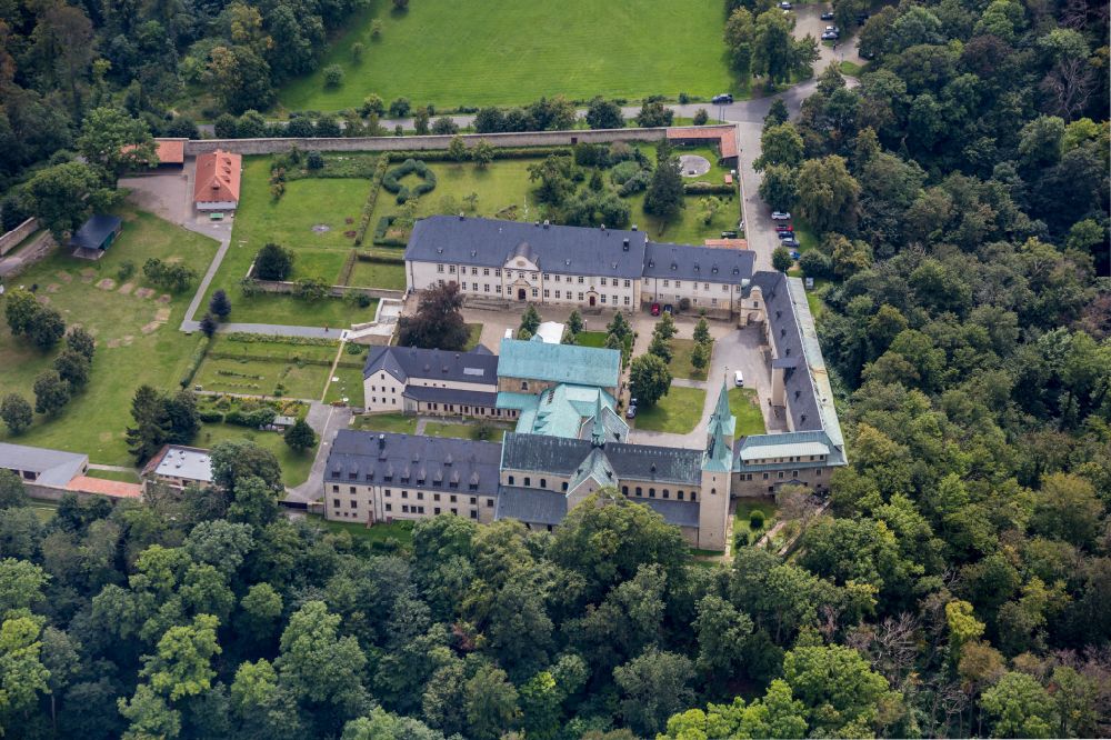 Luftaufnahme Huy - Gebäudekomplex des Klosters im Ortsteil Dingelstedt in Huy im Bundesland Sachsen-Anhalt, Deutschland