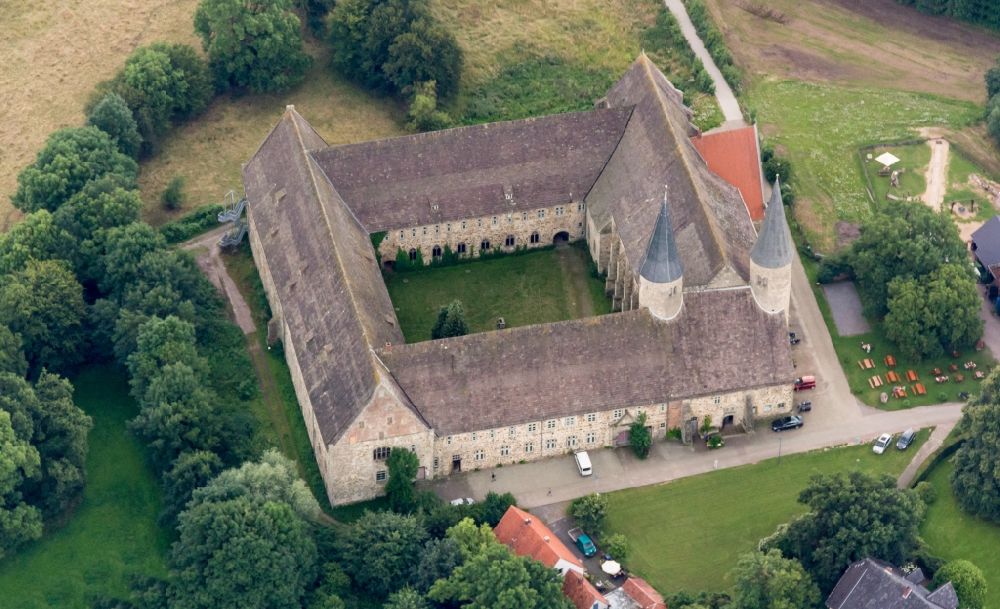 Rinteln aus der Vogelperspektive: Gebäudekomplex des Klosters im Ortsteil Möllenbeck in Rinteln im Bundesland Niedersachsen, Deutschland