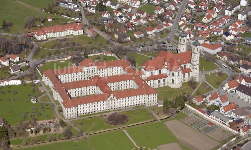 Ottobeuren aus der Vogelperspektive: Gebäudekomplex des Klosters in Ottobeuren im Bundesland Bayern, Deutschland