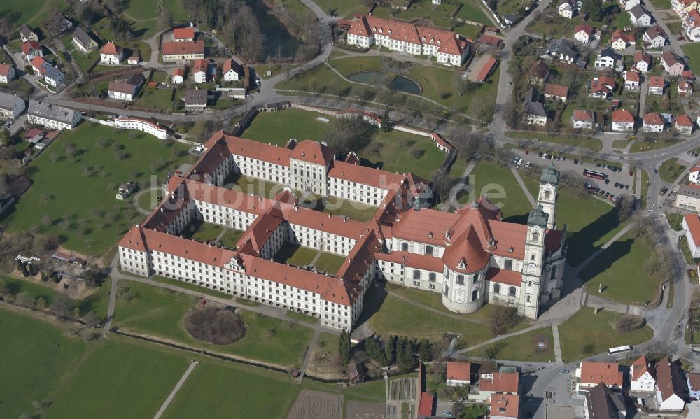 Luftbild Ottobeuren - Gebäudekomplex des Klosters in Ottobeuren im Bundesland Bayern, Deutschland