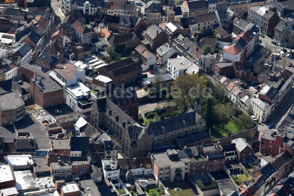 Luftaufnahme Halle - Gebäudekomplex des Klosters Recolettenklooster in Halle in Vlaanderen, Belgien