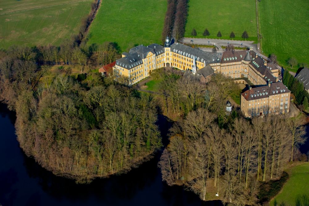 Rees von oben - Gebäudekomplex des Klosters in Rees im Bundesland Nordrhein-Westfalen