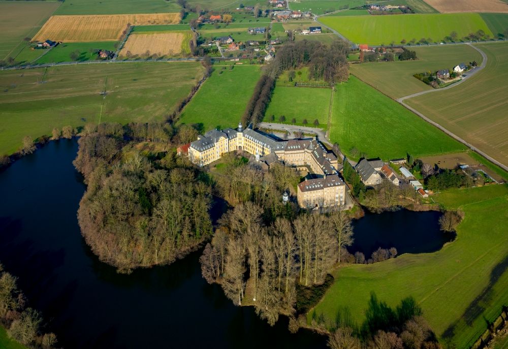 Rees aus der Vogelperspektive: Gebäudekomplex des Klosters in Rees im Bundesland Nordrhein-Westfalen