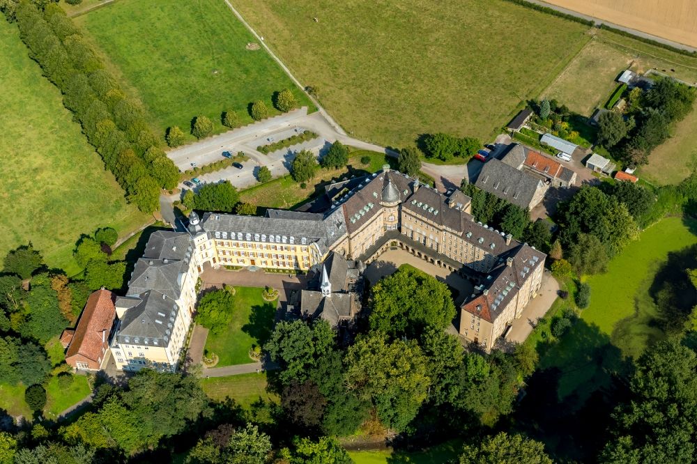 Luftaufnahme Rees - Gebäudekomplex des Klosters in Rees im Bundesland Nordrhein-Westfalen
