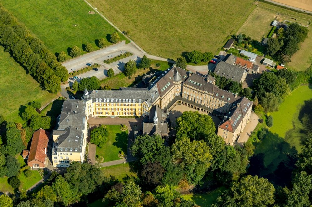 Rees von oben - Gebäudekomplex des Klosters in Rees im Bundesland Nordrhein-Westfalen