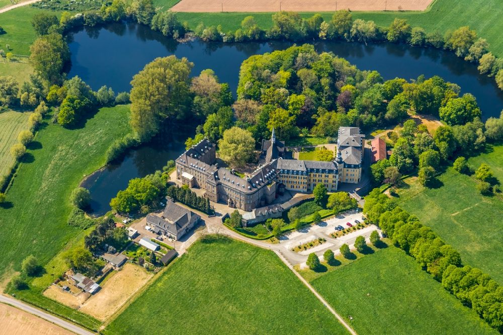 Rees aus der Vogelperspektive: Gebäudekomplex des Klosters in Rees im Bundesland Nordrhein-Westfalen