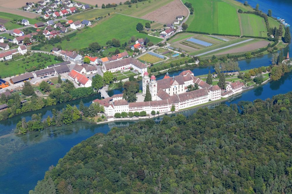 Rheinau von oben - Gebäudekomplex des Klosters Rheinau am Rhein in Rheinau im Kanton Zürich, Schweiz