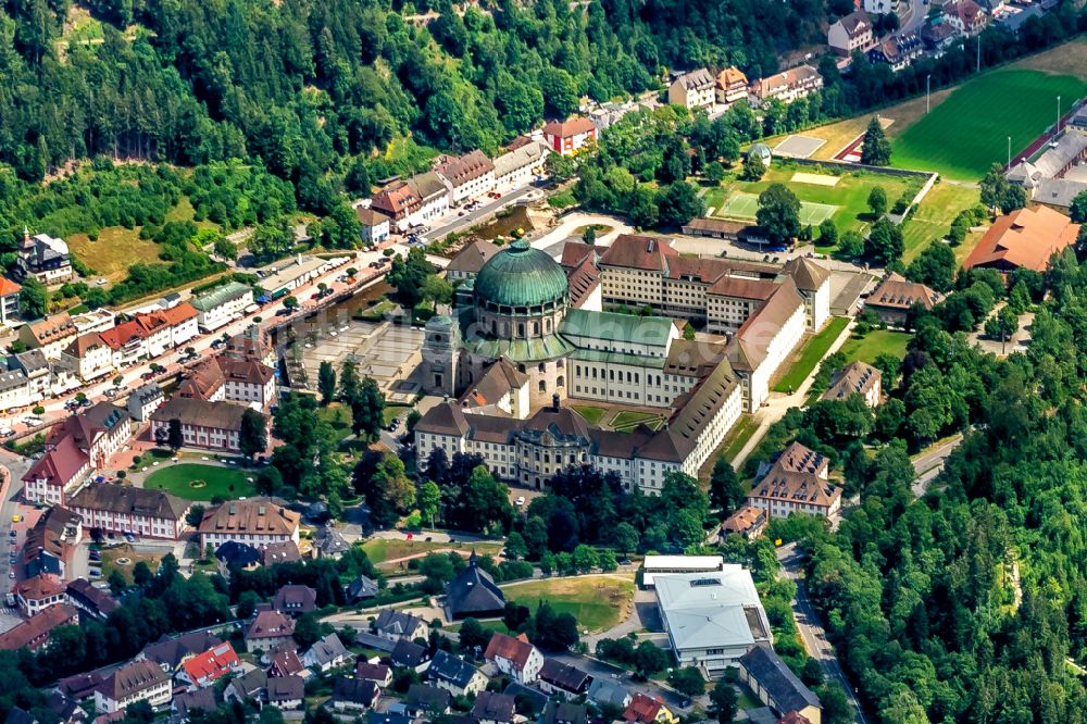 Luftaufnahme Sankt Blasien - Gebäudekomplex des Klosters in Sankt Blasien im Bundesland Baden-Württemberg, Deutschland