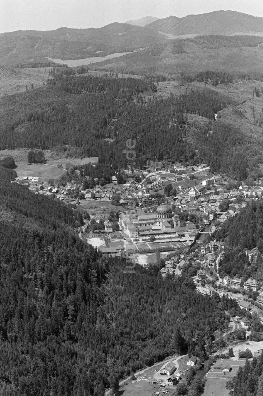 Luftaufnahme Sankt Blasien - Gebäudekomplex des Klosters in Sankt Blasien im Bundesland Baden-Württemberg, Deutschland