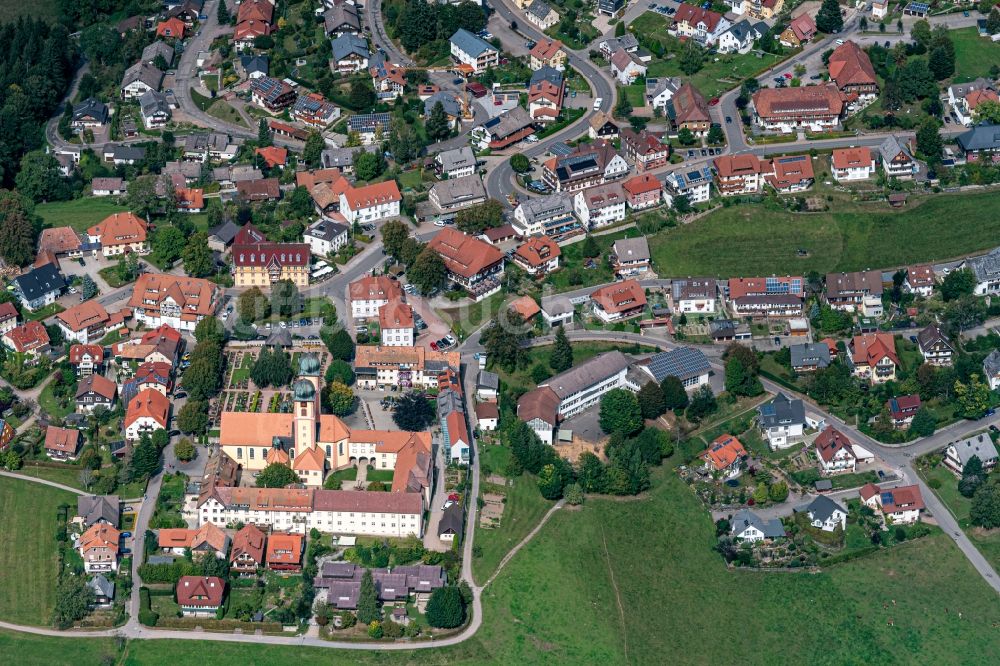 Luftaufnahme Sankt Märgen - Gebäudekomplex des Klosters in Sankt Märgen im Bundesland Baden-Württemberg, Deutschland