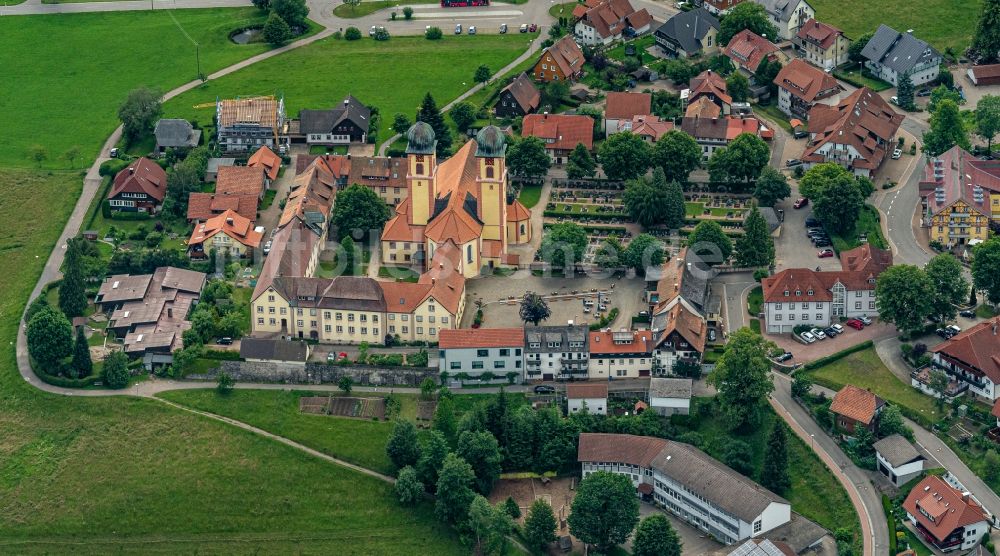 Luftaufnahme Sankt Märgen - Gebäudekomplex des Klosters in Sankt Märgen im Bundesland Baden-Württemberg, Deutschland