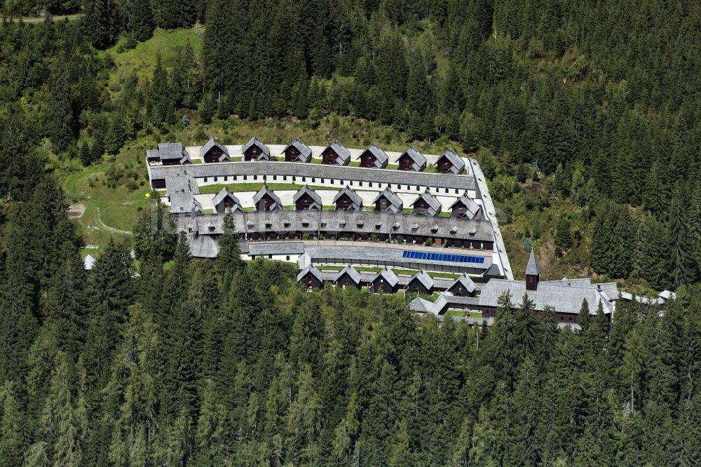 Luftbild Sankt Veit im Pongau - Gebäudekomplex des Klosters in Sankt Veit im Pongau in Salzburg, Österreich
