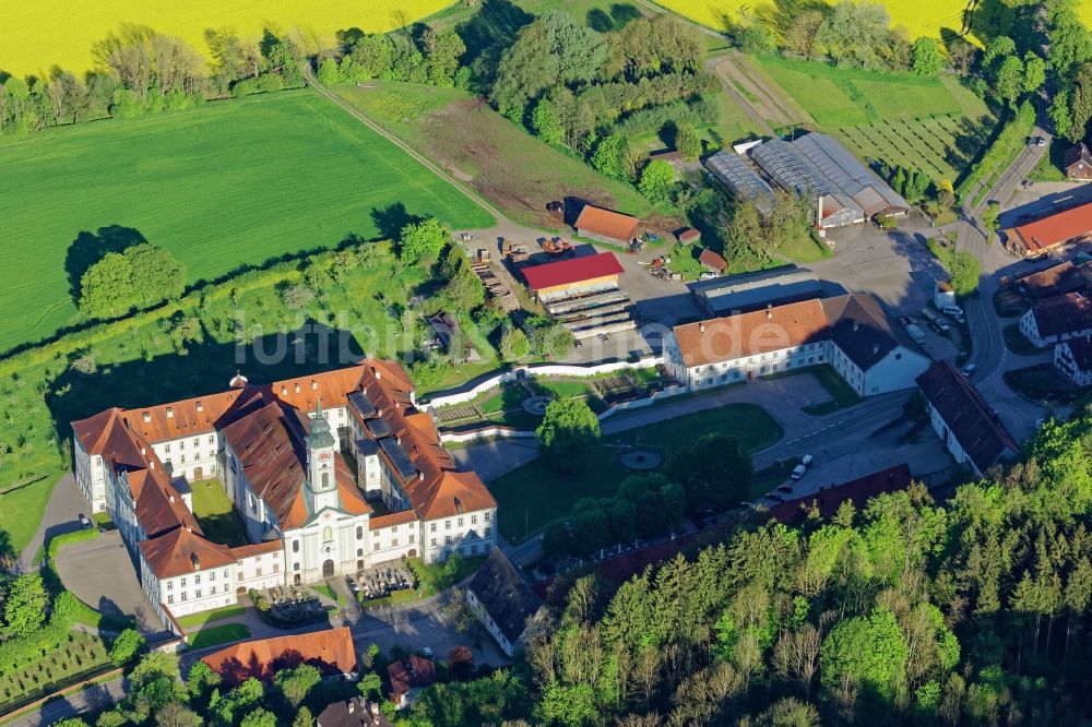Schäftlarn von oben - Gebäudekomplex des Klosters in Schäftlarn im Bundesland Bayern, Deutschland