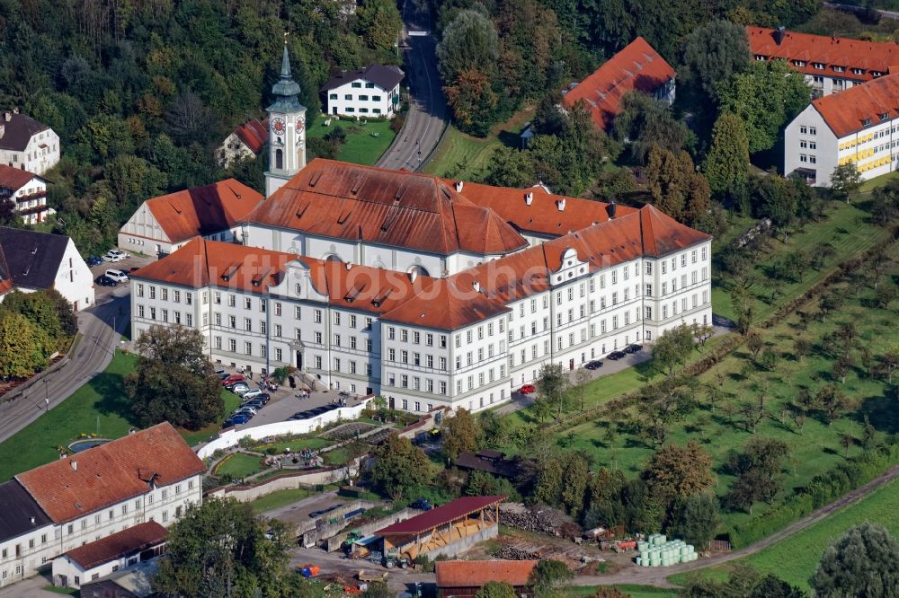 Luftaufnahme Schäftlarn - Gebäudekomplex des Klosters in Schäftlarn im Bundesland Bayern, Deutschland