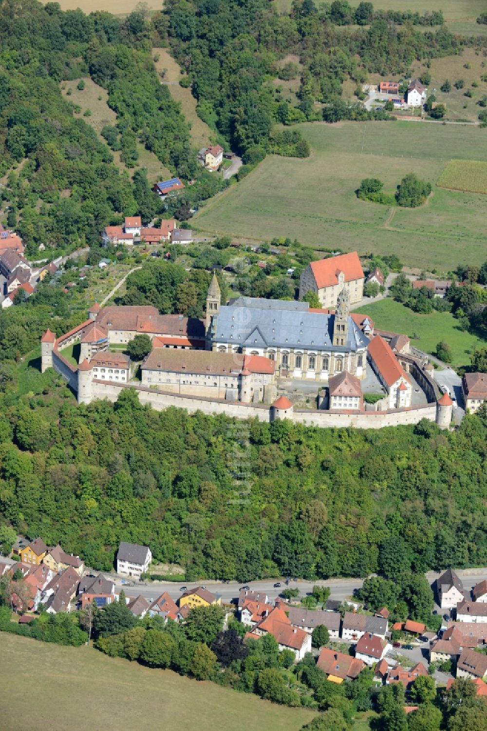Schwäbisch Hall aus der Vogelperspektive: Gebäudekomplex des Klosters in Schwäbisch Hall im Bundesland Baden-Württemberg