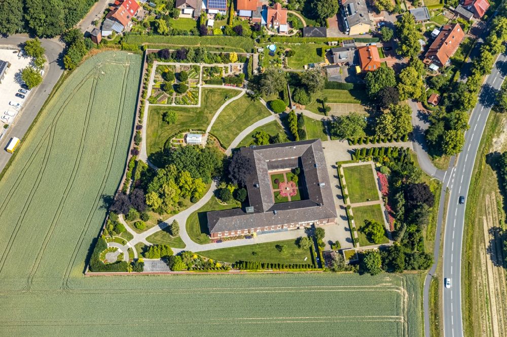Luftaufnahme Senden - Gebäudekomplex des Klosters in Senden im Bundesland Nordrhein-Westfalen, Deutschland