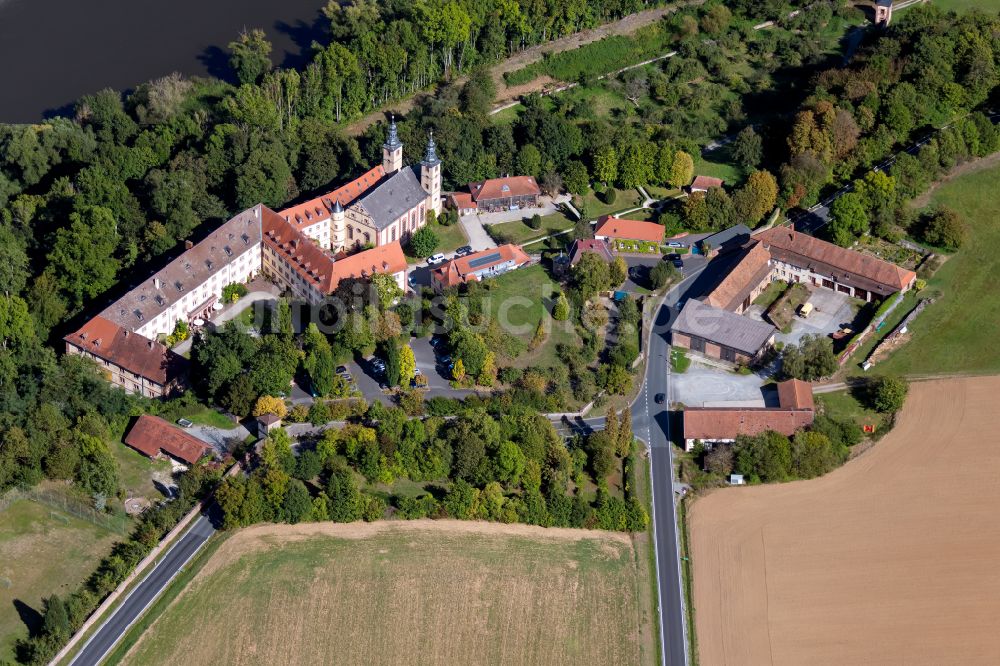 Triefenstein von oben - Gebäudekomplex des Klosters in Triefenstein im Bundesland Bayern, Deutschland