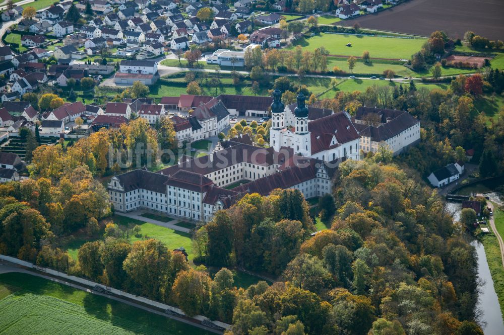 Untermarchtal aus der Vogelperspektive: Gebäudekomplex des Klosters in Untermarchtal im Bundesland Baden-Württemberg, Deutschland